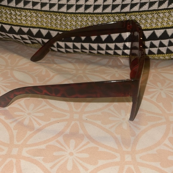 Sunglasses - Picture 2 of 6